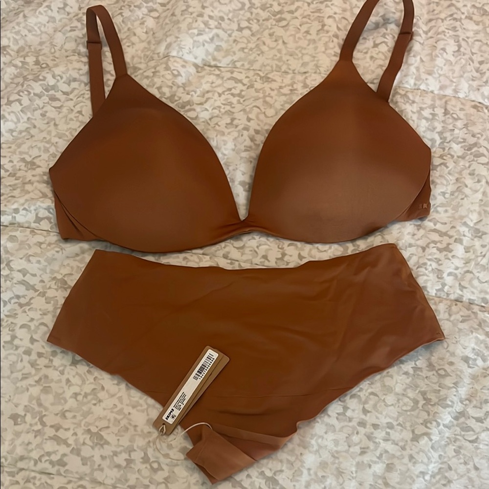 SKIMS Bronze Bra and Thong set NWOT